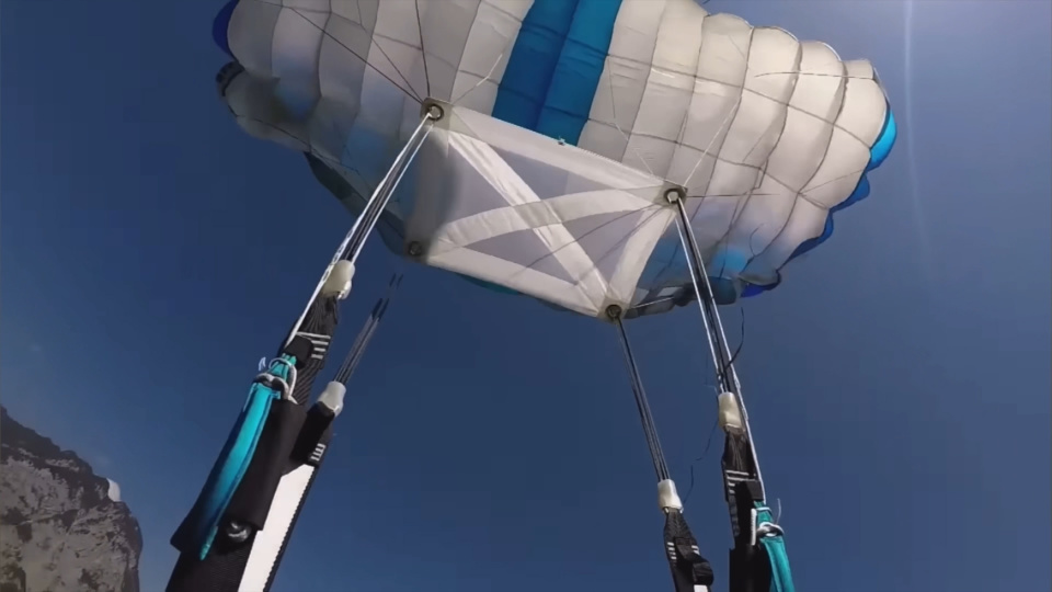 像飞机那样, 翼装飞行展